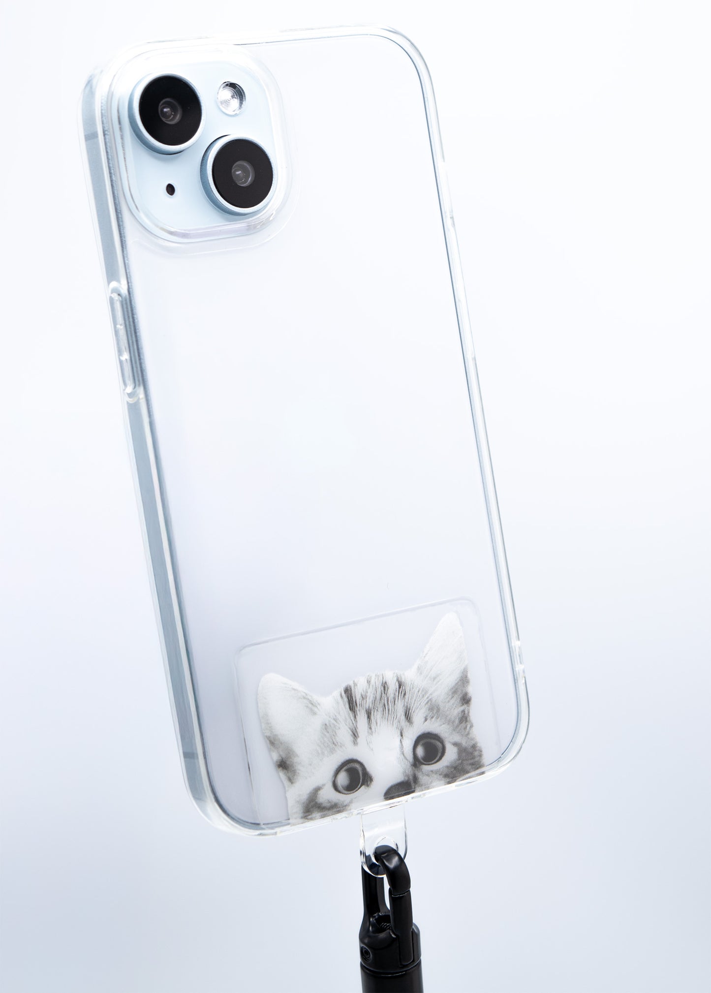 iPhone 16 など一般的なスマホはもちろん、iPhone SEなどの小型スマホにも装着できるサイズのストラップホルダーです。