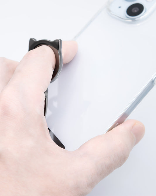 指に通してスマホの落下防止に役立つスマホリングです。