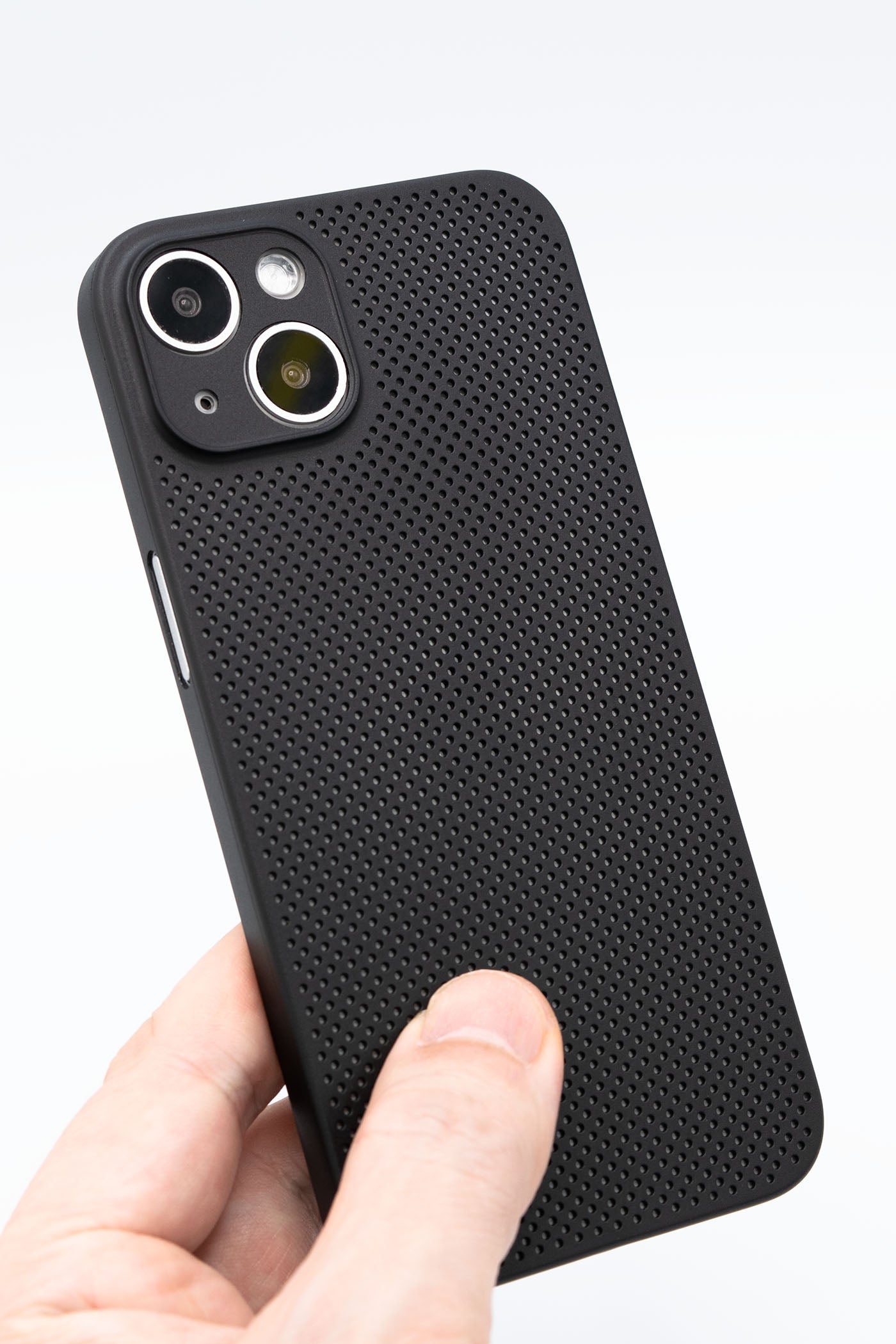 放熱性に優れた軽量メッシュ iPhone ケース マット ブラック