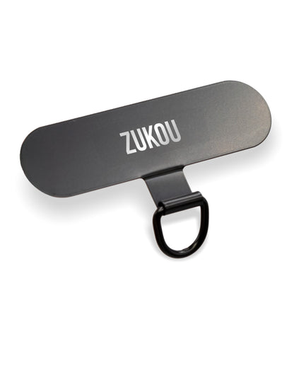 丈夫なステンレス製ストラップホルダー。スマホケースの中に入れるだけで、スマホストラップを付けられる便利なホルダーです。