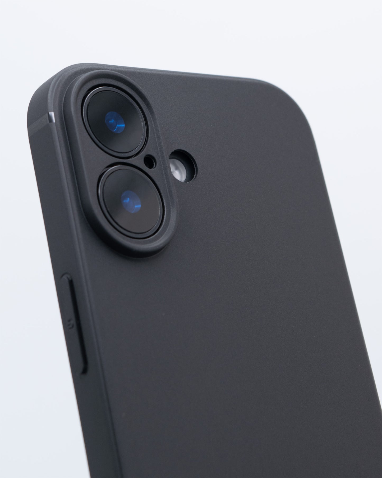 レンズ周囲の立ち上がりで背面カメラを保護します。, iPhone 17