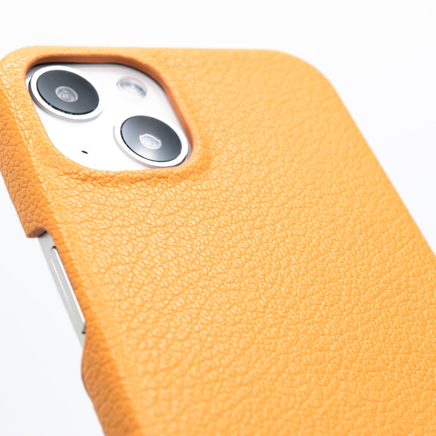 マスタードイエローの iPhone 13 専用 レザー調ハードケース