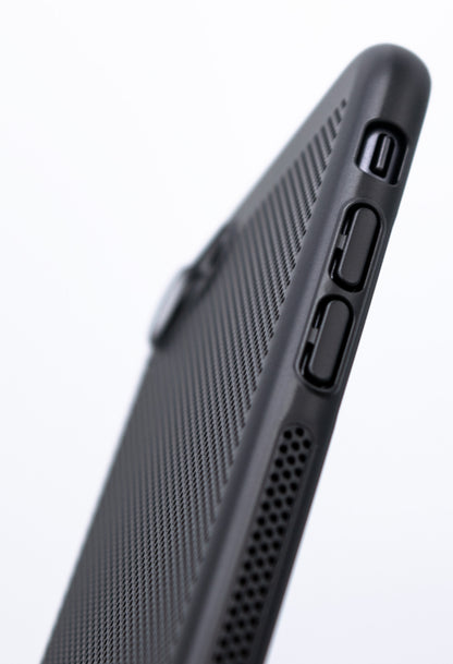 スマホの熱対策に。放熱に優れたメッシュ構造の iPhone SE 第3世代 ケース