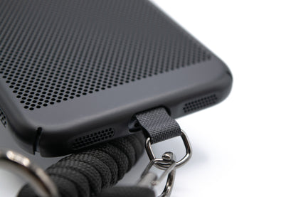 スマホの熱対策に。放熱に優れたメッシュ構造の iPhone SE 第3世代 ケース