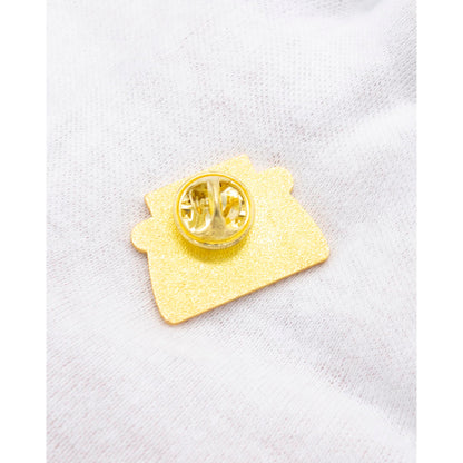 レトロなタイプライターのピンバッジ（ピンク）